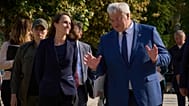 La ministre roumaine des Affaires étrangères Oana Toiu et le ministre ukrainien des Affaires étrangères Andrii Sybiha discutent lors de leur réunion à Kyiv, Ukraine, jeudi 7 août 2025.