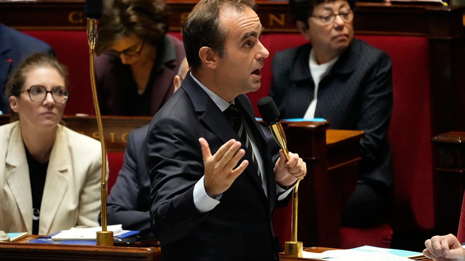 Le Premier ministre français Sébastien Lecornu s'exprime lors de la séance de questions-réponses au gouvernement, mercredi 15 octobre 2025 à l'Assemblée nationale à Paris.