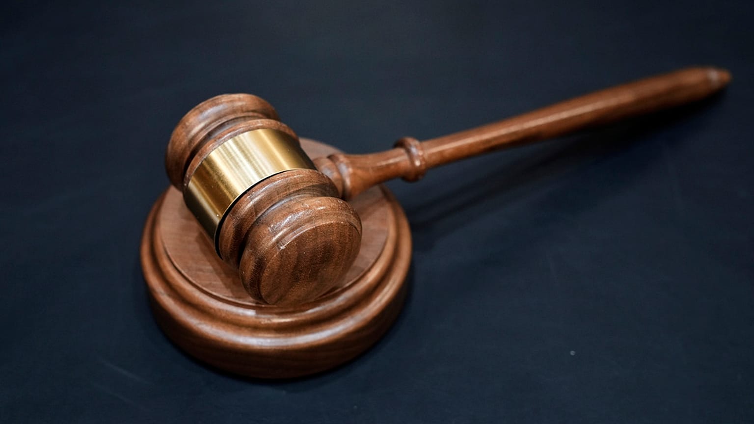 Ein Hammer, wie er vom Vorsitzenden des Justizausschusses des Senats verwendet wird, ist vor einer Sitzung auf dem Capitol Hill in Washington am Donnerstag, dem 3. April 2025,