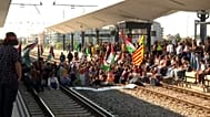 Manifestantes pro-palestinos bloquean vías de tren, 15 de octubre de 2025.