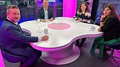 Ujhelyi István, Petri Bernadett, Pőcze Júlia a műsorvzeető, Zsíros Sándor társaságában 