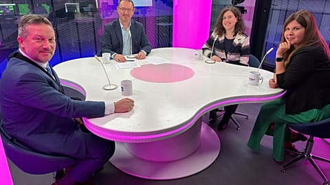 Ujhelyi István, Petri Bernadett, Pőcze Júlia a műsorvzeető, Zsíros Sándor társaságában 