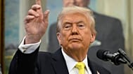 الرئيس الأميركي دونالد ترامب يتحدث خلال فعالية في المكتب البيضاوي بالبيت الأبيض، الأربعاء، 15 تشرين الأول/أكتوبر 2025، في واشنطن