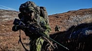 Soldados suecos participam num exercício com tropas de vários membros europeus da NATO na Gronelândia, a 17 de setembro de 2025.