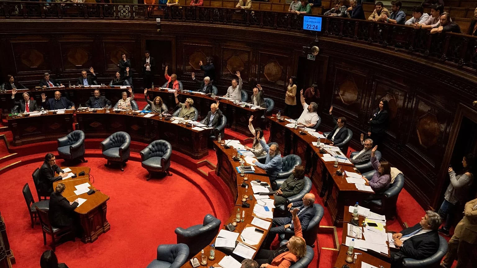 A szenátorok megszavazzák az eutanázia legalizálásáról szóló törvényjavaslatot Montevideóban, 2025. október 15-én.