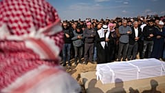 تشييع الرهينة حمزة الزيادنة (23 عامًا) في مدينة رهط بعد العثور على جثته داخل نفق تحت الأرض جنوبي غزة.