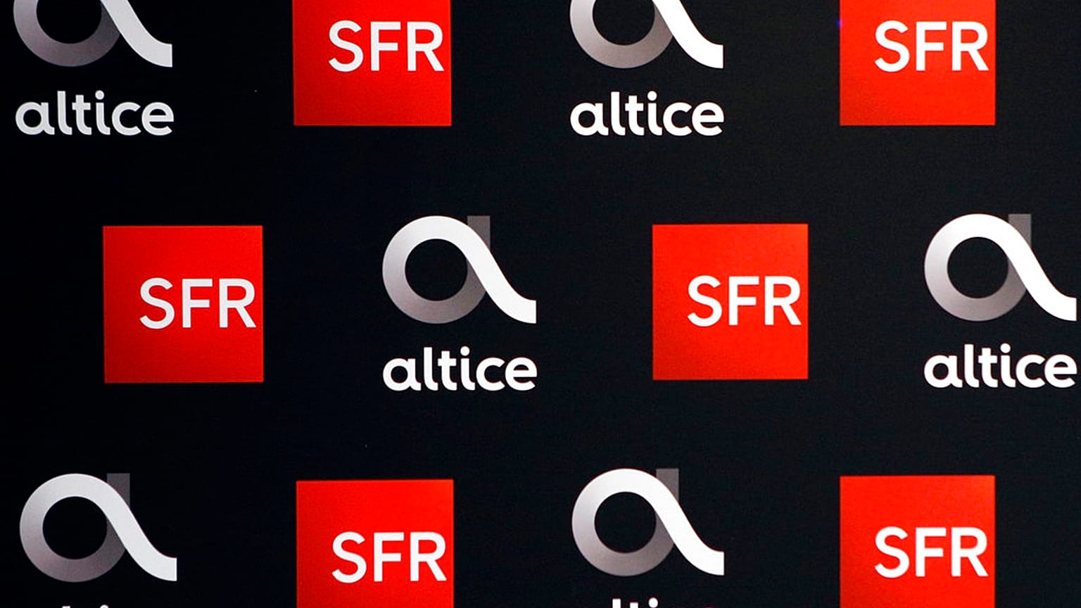 Dosya - SFR ve Alice logoları, 20 Mart 2018 Salı günü Paris'teki merkezlerinde görüntülendi.