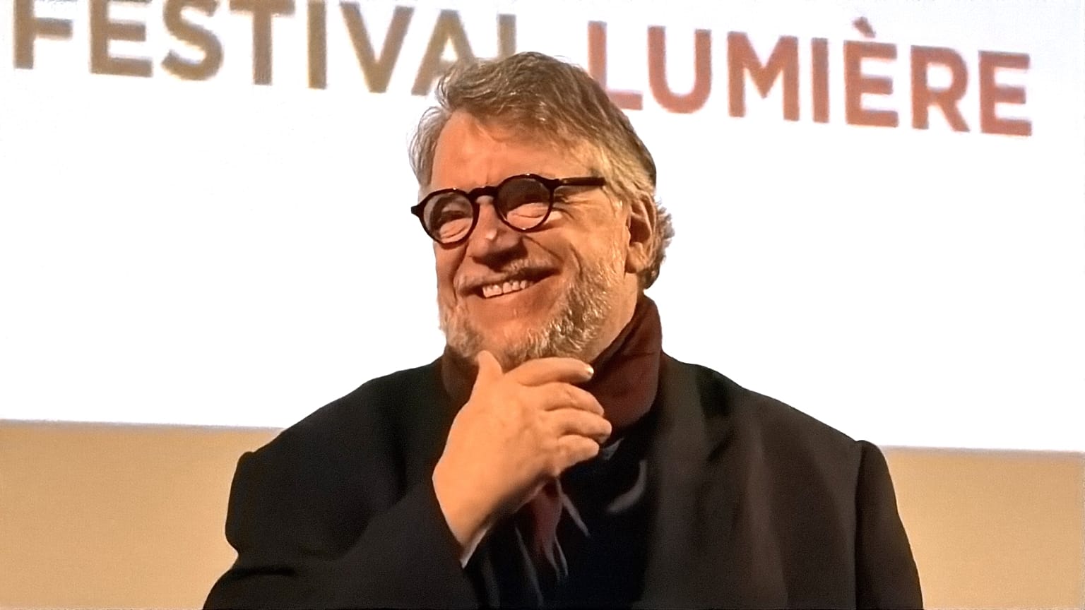 Guillermo del Toro parle de "Frankenstein", de l'IA et des "temps dangereux" que nous vivons