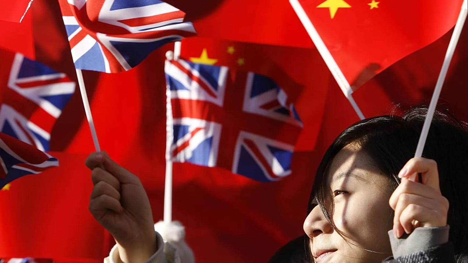 Pro-China demonstrators wave British and Chinese flags outside the Chinese Embassy as Prime Minister Wen Jiabao arrives, 1 February, 2009