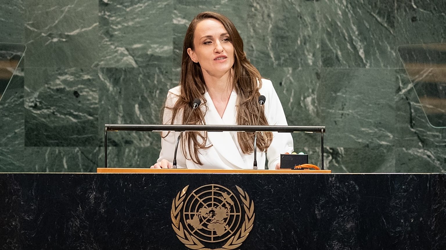 Oana-Silvia Toiu román külügyminiszter az ENSZ-közgyűlés 80. ülésszakán szólal fel a világszervezet New York-i székházában 2025. szeptember 27-��n