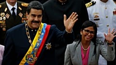 O presidente da Venezuela, Nicolas Maduro, com Delcy Rodriguez em Caracas, Venezuela, quinta-feira, 10 de agosto de 2017.