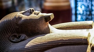 تمثال فرعوني