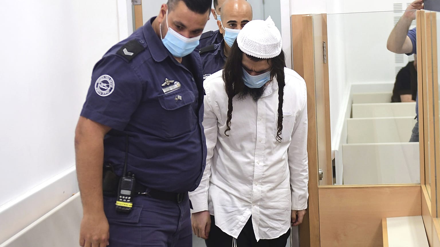 الناشط الإسرائيلي اليميني أميرام بن أوليئيل في محكمة الصلح في مدينة لود، إسرائيل (تصوير: أفشالوم ساسوني/مجموعة الصور عبر أسوشيتد برس)