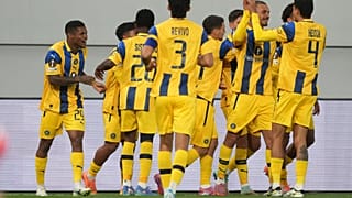 لاعبو مكابي يحتفلون بعد تسجيل هدف خلال مباراة افتتاحية لدوري أوروبا بين مكابي تل أبيب وGNK دينامو زغرب، في ملعب TSC أرينا بمدينة باكا توبولا، صربيا، يوم الخميس 2 أكتوبر 2025.