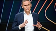 Oliver Blume, Vorstandsvorsitzender der Volkswagen AG und der Porsche AG, spricht am Montag, dem 11. März 2025, auf der Jahrespressekonferenz des Volkswagen-Konzerns Wolfsburg