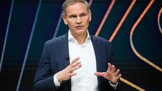 Oliver Blume, Vorstandsvorsitzender der Volkswagen AG und der Porsche AG, spricht am Montag, dem 11. März 2025, auf der Jahrespressekonferenz des Volkswagen-Konzerns Wolfsburg