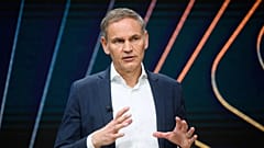 Oliver Blume, presidente de Volkswagen AG y Porsche AG, habla en la rueda de prensa anual del Grupo Volkswagen en Wolfsburg, el lunes 11 de marzo de 2025