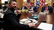 الرئيس الأوكراني فولوديمير زيلينسكي في البيت الأبيض مع الرئيس الأميركي دونالد ترامب، الجمعة 17 أكتوبر/تشرين الأول 2025، في واشنطن. 