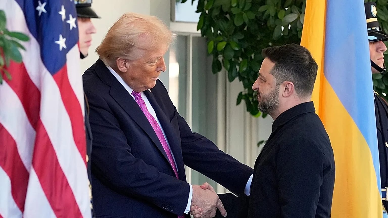 Trump ve Zelenski Beyaz Saray'da.
