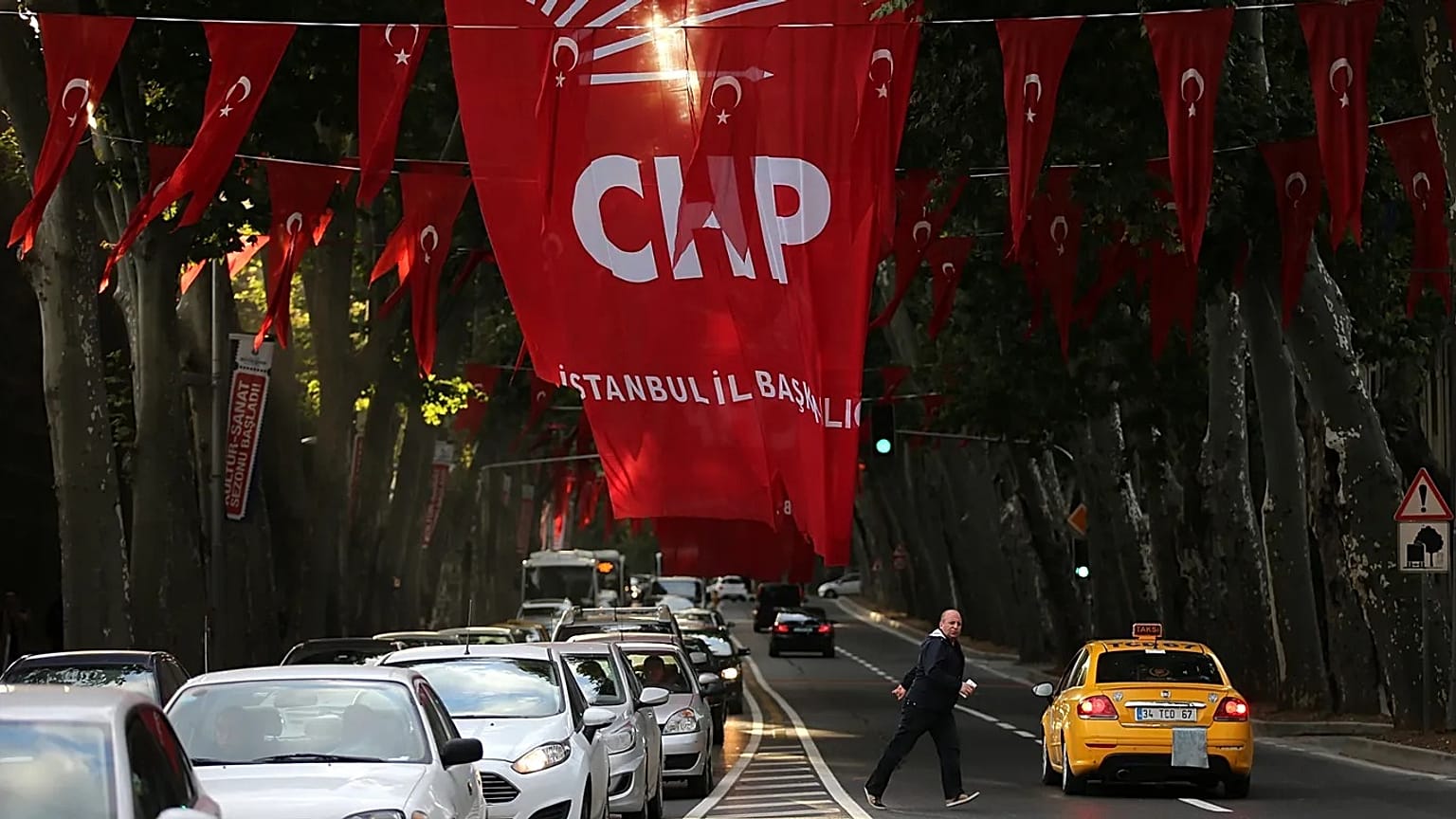 CHP bayrakları İstanbul'da