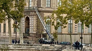 A basket lift used by thieves is seen at the Louvre museum Sunday Oct.19, 2025 in Paris. 