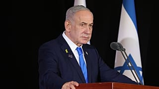 رئيس الوزراء الإسرائيلي بنيامين نتنياهو في مراسم التأبين الرسمي للجنود الذين قُتلوا في الحرب، في جبل هرتسل بمدينة القدس، يوم الخميس 16 أكتوبر 2025. (تصوير: أليكس كولومويسكي