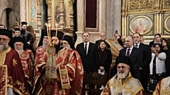 Ο Υπουργός Εξωτερικών της Ελλάδας, Γ Γεραπετρίτης στην τελετή χειροτονίας του Αρχιεπισκόπου Συμεών από τον Πατριάρχη Ιεροσολύμων Θεόφιλο στον Ναό της Αναστάσεως
