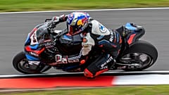  Toprak Razgatlıoğlu 2024'te Donington Park'ta.