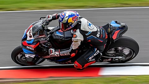  Toprak Razgatlıoğlu 2024'te Donington Park'ta.