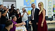 Ο Τουφάν Ερχιουμάν με την σύζυγό του Νιλντέν Μπεκτάς κατά την «ψηφοοφορία»