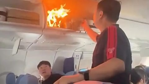 La explosión de una batería en pleno vuelo obliga a un aterrizaje de emergencia, 18/10/2025