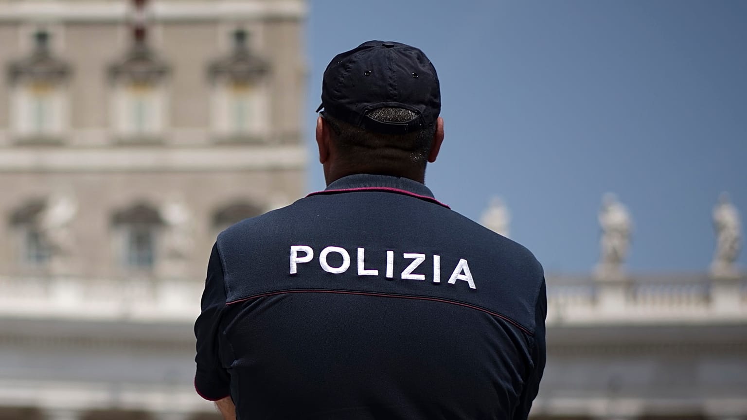Italian police officer stands in Rome, 10 July 2016