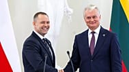 Polonya Cumhurbaşkanı Karol Nawrocki ve Litvanya Cumhurbaşkanı Gitanasa Nausėdy Vilnius'taki Cumhurbaşkanlığı Sarayı'nda düzenledikleri ortak basın toplantısının ardından.