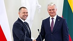 Polonya Cumhurbaşkanı Karol Nawrocki ve Litvanya Cumhurbaşkanı Gitanasa Nausėdy Vilnius'taki Cumhurbaşkanlığı Sarayı'nda düzenledikleri ortak basın toplantısının ardından.