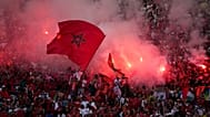 مشجّعو المغرب يشعلون الألعاب النارية خلال مباراة نصف نهائي كرة القدم للرجال بين المغرب وإسبانيا في دورة الألعاب الأولمبية الصيفية 2024، يوم الاثنين 5 أغسطس 2024