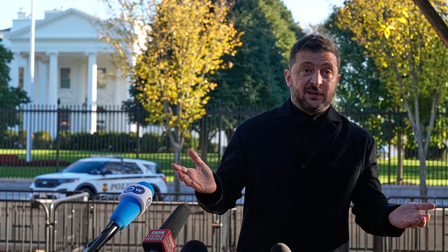 Az ukrán elnök nyilatkozik a sajtónak a washingtoni Fehér Ház előtt