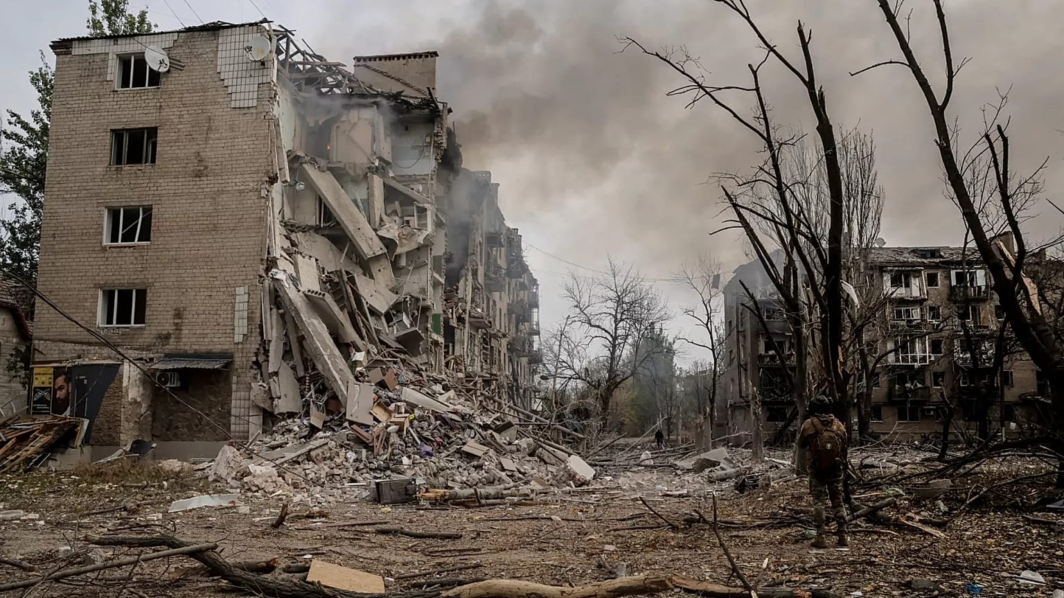A Ukrainian soldier walks amid the ruins in Kostiantynivka, 13 October, 2025