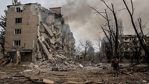 A Ukrainian soldier walks amid the ruins in Kostiantynivka, 13 October, 2025