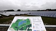 Wolken ziehen am Donnerstag (09.09.10) in Schwege bei Glandorf nahe Osnabrueck ueber den groessten Solarpark Niedersachsens. 