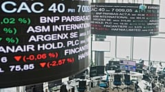 Dossier - Vue de la salle de surveillance des marchés d'Euronext France, dans le quartier d'affaires de La Défense, en région parisienne. 8 avril 2025 