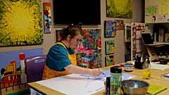Gran éxito de la comunidad de artistas autistas gracias a la venta de cuadros