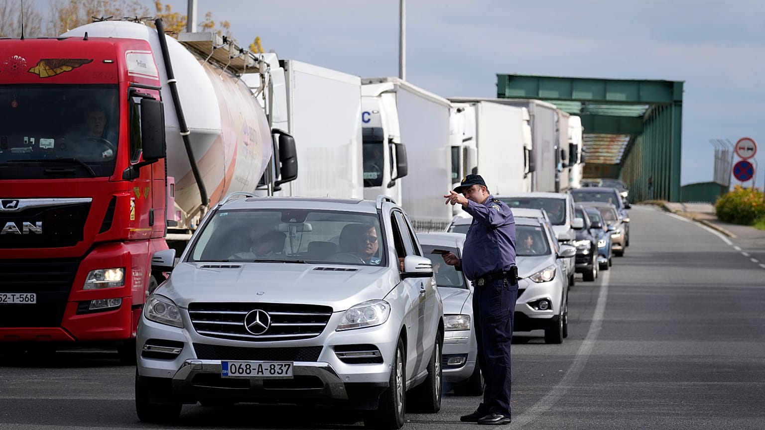 Le pays émetteur dispose de 15 jours pour retirer le permis de conduire d'une personne qui a commis une infraction majeure à la sécurité routière à l'étranger. 