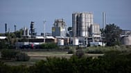 In Ungarns größter und modernster Ölraffinerie, die Rohöl aus Russland verarbeitet, ist ein Feuer ausgebrochen.