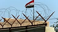 راية العراق ترفرف فوق السفارة الأردنية في بغداد، العراق