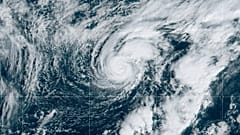 Cette carte satellite, fournie par la National Oceanic and Atmospheric Administration (NOAA), montre l'ouragan Isaac le vendredi 27 septembre 2024.