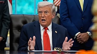 President Donald Trump answers questions from reporters during a Diwali celebration in the Oval Office at the White House. Washington. 21 Oct. 2025.