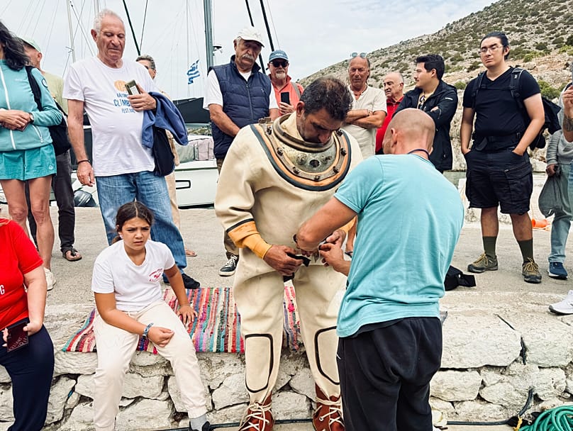 La pesca di spugne rappresenta un'attività economica fondamentale a Calimno