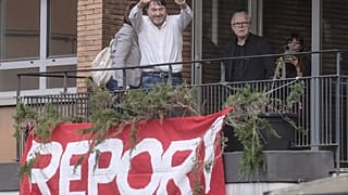 Sigfrido Ranucci, dirige l’émission d’investigation Report, diffusée sur une chaine publique, a été victime d'un attentat à la bombe.