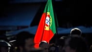 Passa a ser exigido um prazo mínimo de 10 anos de residência legal no país para obter a cidadania