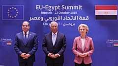 Ο πρόεδρος της Αιγύπτου Αμπντέλ Φατάχ Ελ Σίσι, ο πρόεδρος του Ευρωπαϊκού Συμβουλίου Αντόνιο Κόστα και η πρόεδρος της Ευρωπαϊκής Επιτροπής Ούρσουλα φον ντερ Λάιεν στις Βρυξέλλες, 22 Οκτωβρίου 2025